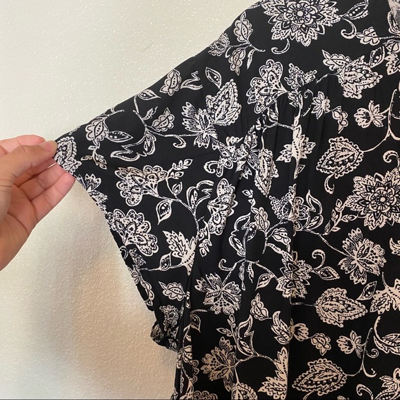 Old navy floral shirt sleeve t shirt - Picture 7 of 8